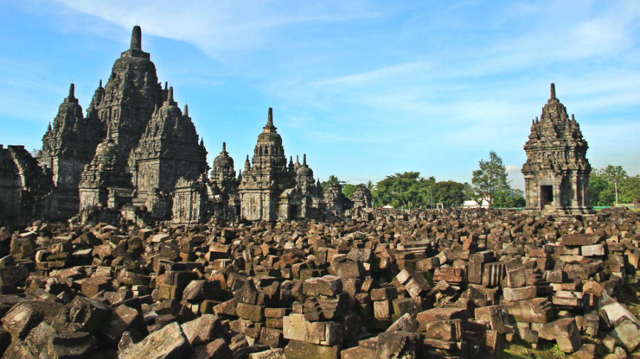 A bit closer - Stones in Chaos, Sewu Temple, Jogjakarta, Indonesia